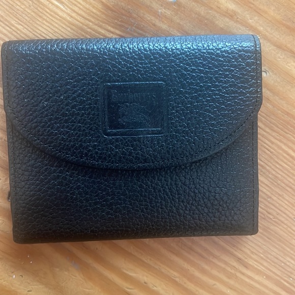 Burberrys Black Pebbled Leather Plaid Interior Zip Tri-Fold Snap Compact Wallet - Picture 2 of 12